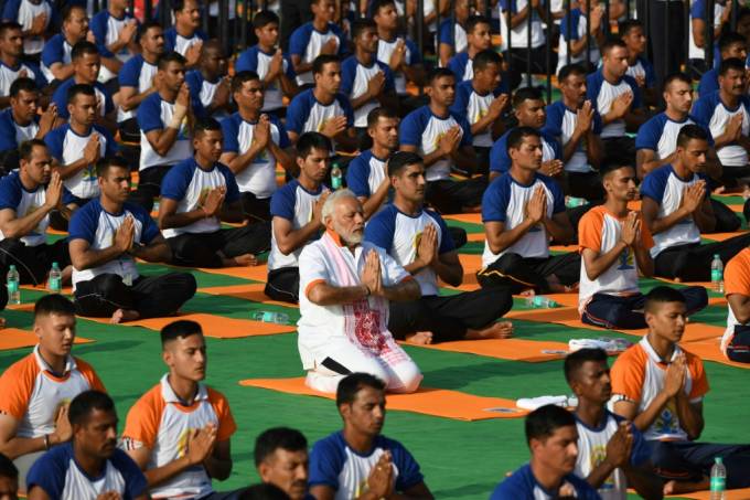 Índia comemora Dia Internacional da Ioga em meio à pandemia de COVID-19